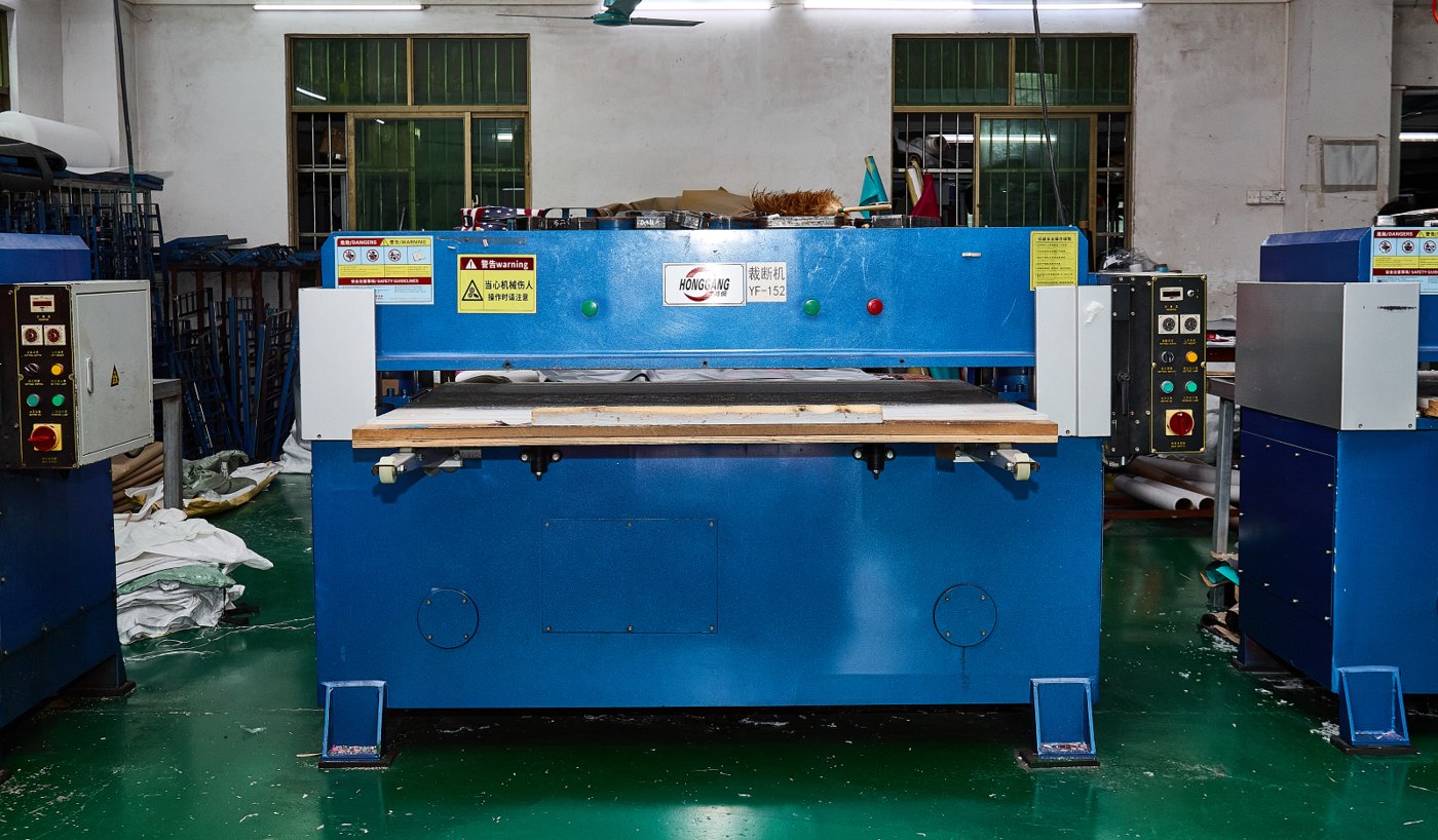 DryCross machine and working area